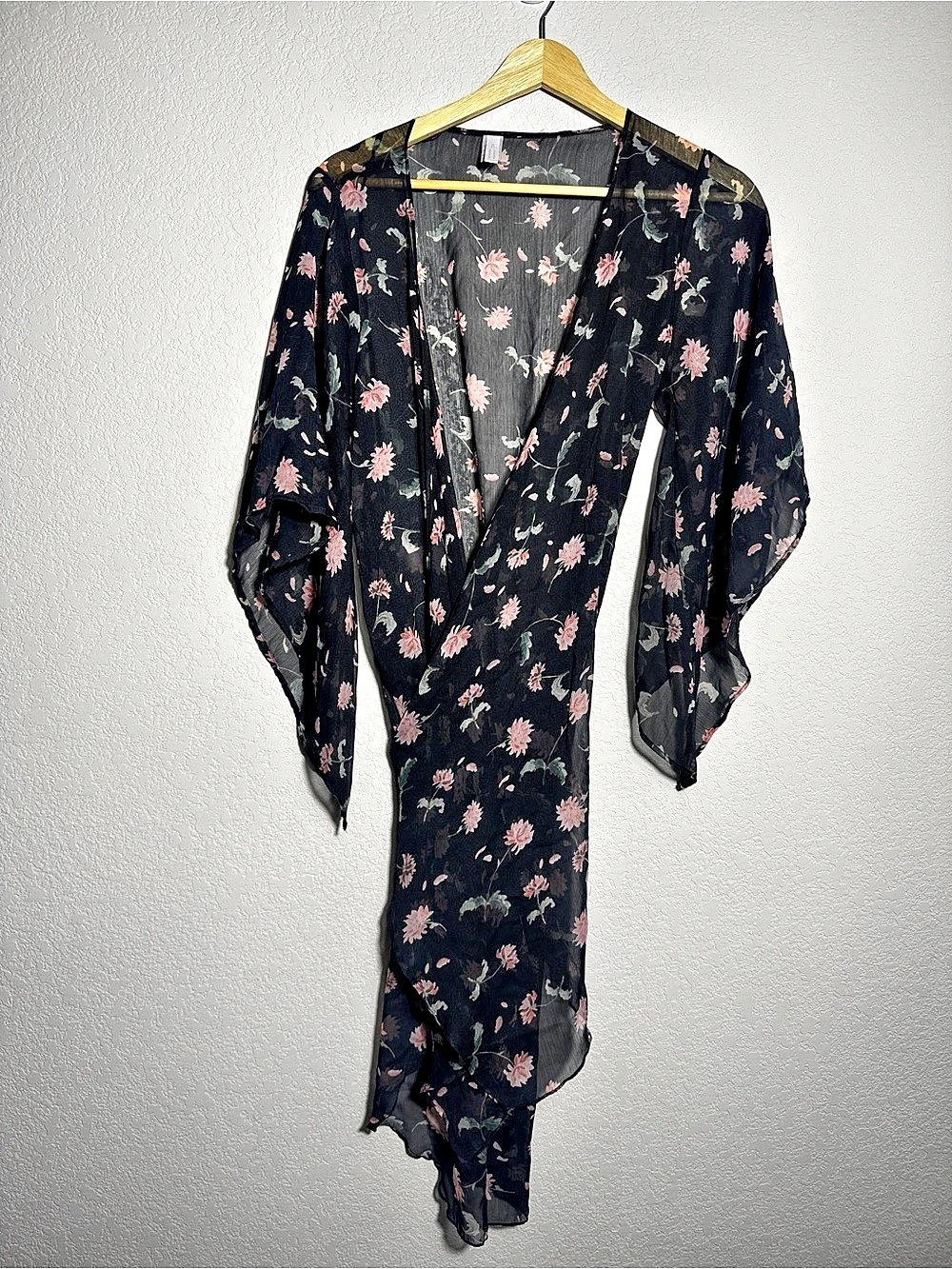 Lauren Conrad Floral Sheer Kimono in Black Size medium boho whimsical
